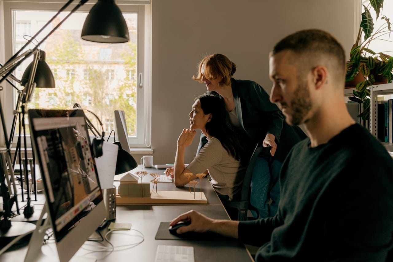 How to Manage When Co-Workers Don't Pitch In